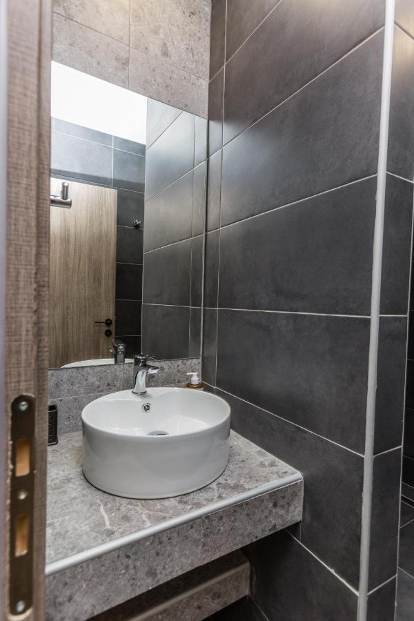 Raise Athens Metro Apartments Экстерьер фото